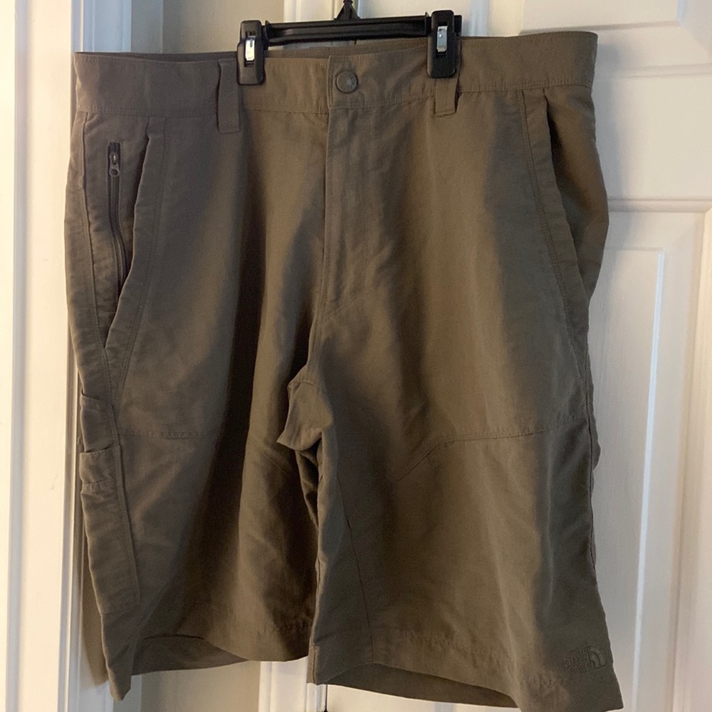Men’s Northface Shorts Size 38